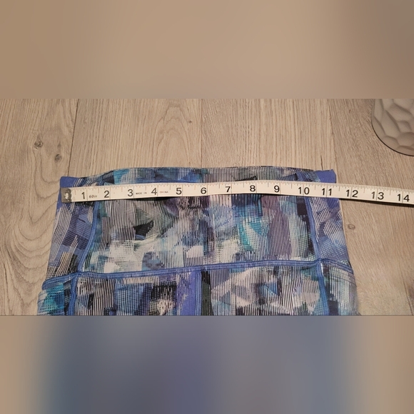 lululemon On Pace Crop Athletic Pant in Sun Dazed Multi Blue, Women's 4 - Picture 4 of 16